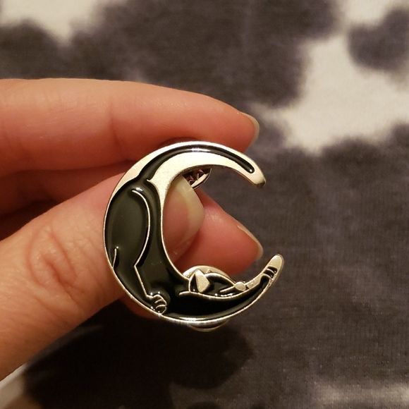 🐾🌙Cat Moon enamel pin - Picture 2 of 2
